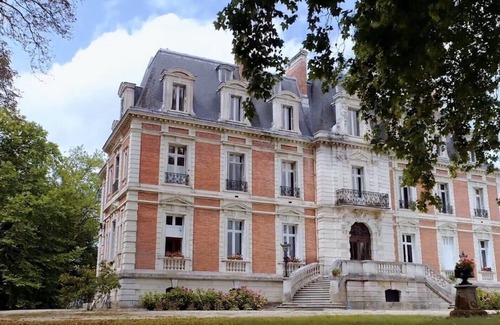 Hommes Cottage | Private Pool House nestled within the magnificent Chateau grounds- Loire Valley.
