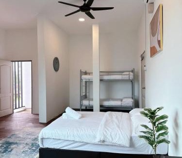 Kampung Seberang Takir House | PRIVATE POOL SEALIVE Home 1