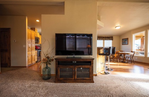 Olney House | "Private" - Ranch House on 9 acres that borders State Forest