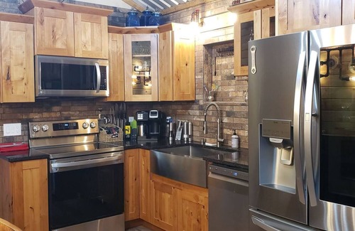 Wise County Other | Private Retreat with Pond, Pool and Hot Tub