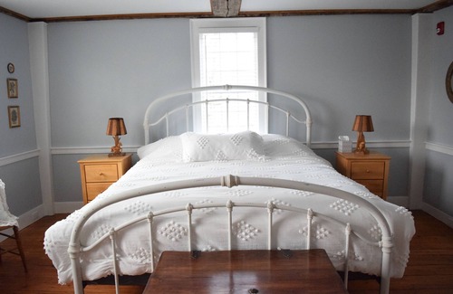Stonington Bed & Breakfast | Private Room A at Dragonfly Inn