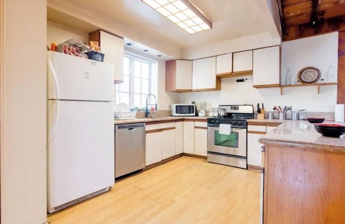 Shadow Hills House | Private room- Enjoy a 30 day luxury home in the hills
