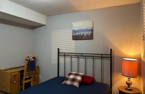 Surrey Newton House | Private Room in a Great Location at King George Boulevard, Surrey- Walk to Restaurants, Shopping, Transit KG1