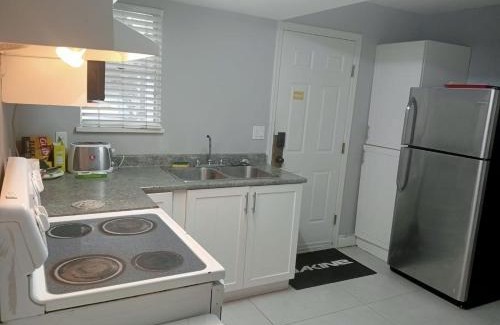 Surrey Newton House | Private Room in a Great Location at King George Boulevard, Surrey- Walk to Restaurants, Shopping, Transit KG1