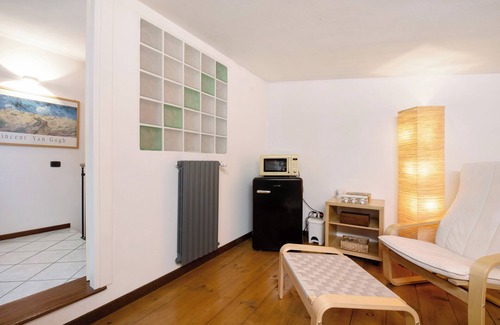 Cantu Apartment | Private room ‘Raffa-Ele’ with Wi-Fi and air conditioning
