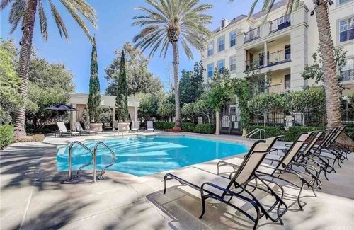 Airport Area Condo | Private room with private bathroom near UCIn