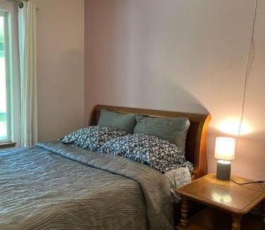 Cloverdale House | Private Rooms Garden Resort