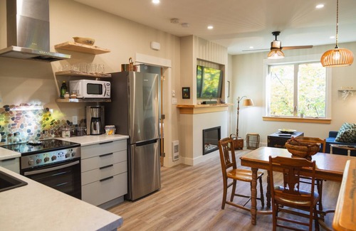 Chemainus Bed & Breakfast | Private rural vacation home stay in Stocking Creek Park, Cowichan Valley