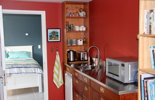 Raumati South Apartment | Private studio near the sea-1 minute walk to the beach