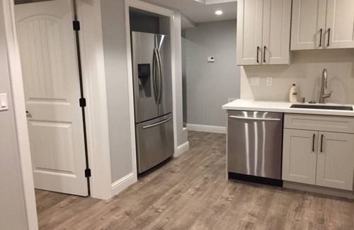 Lakeshore House | Private Suite 1Bd1Ba Living Room Kitchen in Decent and Convenient Neighborhood