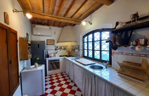 San Giovanni d'Asso Villa | Private Villa with private pool, A/C, WIFI, TV, terrace, panoramic view, close to Montalcino