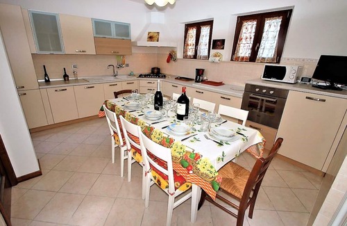 Ponte Buriano Villa | Private Villa with A/C, WIFI, private pool, TV, patio, pets allowed, panoramic view, close to Arezzo