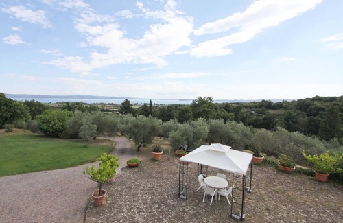 Grotte di Castro Villa | Private villa with pool overlooking the lake Bolsena