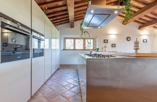 Macerata Villa | Private Villa with WIFI, private pool, A/C, TV, terrace, panoramic view, close to Porto Recanati