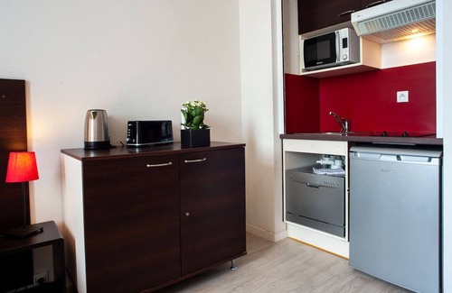 Dinan Apartment | Proche du Centre | Piscine Extérieure Chauffée