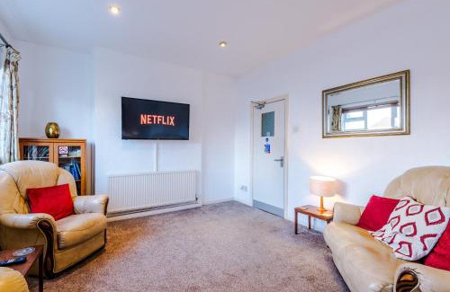 Barnetby House | Professional Contractor's Retreat, Superfast WIFI, FREE Van Parking CCTV