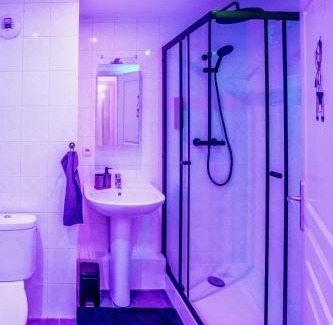 Walbourg Apartment | PRoJET KUROI - Love Room BDSM - Balançoire, Banc de fessée, Cage, Croix, Tantra