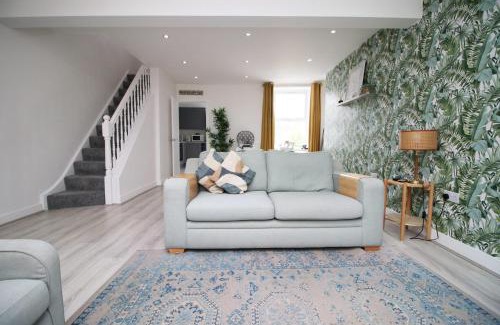 Treorchy House | Prospect Cottage Fabulous Home In Stunning Rhondda Valley By StayStaycations