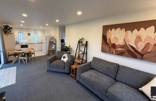 Masterton Villa | Protea Cottage. Relax-Explore-Work. 3km to Town.