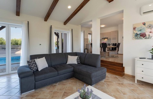 Sveti Lovrec Villa | Prunkvolle Villa mit Großem Pool