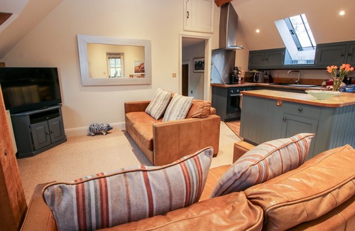 Montgomery Cottage | PULTHELEY COTTAGE, romantic, with hot tub in Churchstoke