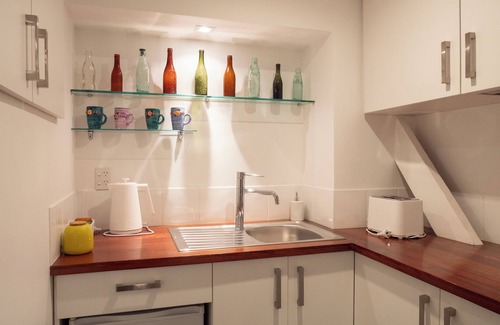 Plimmerton Apartment | Punga Hideaway- Set amongst native bush and birdsong