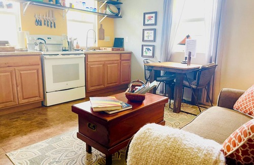 Royal Hawaiian Estates Cottage | Puolani Iki-Sweet lil cottage near National Park