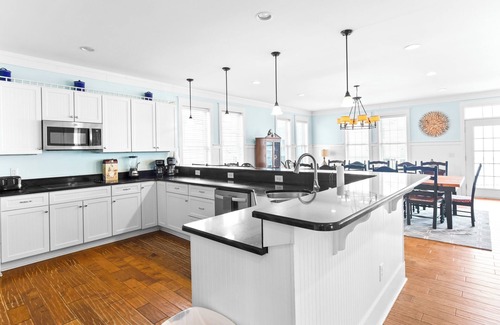 Murrells Inlet House | ¡Pura Vida! : 7 Bed/8 Bath with a Heated Pool, Elevator, Pool table,Sleeps 27