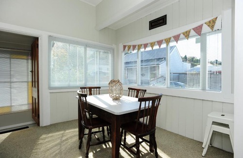 Napier House | Puriri Downtown Villa - Napier Holiday Home