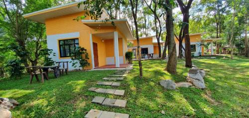 Mittaphap Resort | Putan-namsai Resort