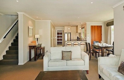 Pauanui Cottage | Putt it at Pauanui - Pauanui Holiday Home