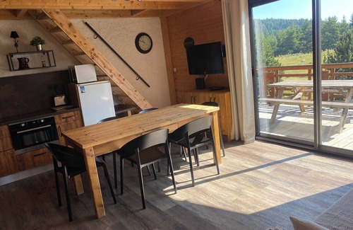 Pyrenees 2000 Ski Chalet | Pyrenees 2000: Superb mod cons apartment for rent at the foot of the ski trails