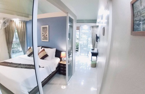 Lumphli Hotel | Q Zone Boutique