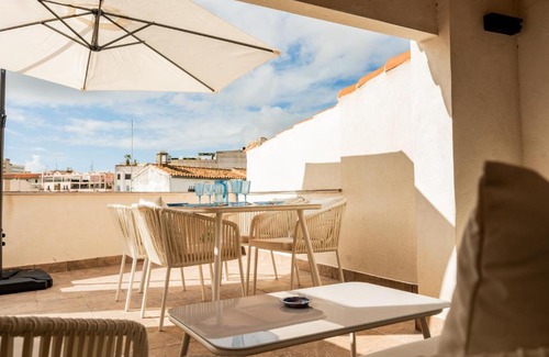 Distrito Centro-Casco-Antiguo Apartment | Qazris Suites