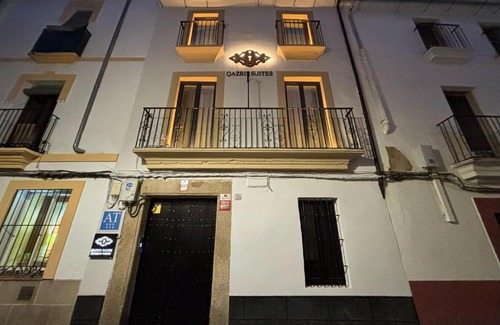 Distrito Centro-Casco-Antiguo Apartment | Qazris Suites