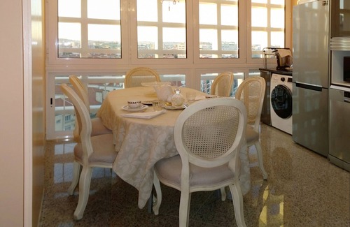 Avenida de Roma Apartment | QUAD AVENUE 2BR 2BA, 2 Balconies, Garage, A.C. (Cold or heat), with city view