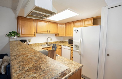 Foothills Condo | Quaint 2 Bedroom Condo 15min to Red Rocks Amphitheater