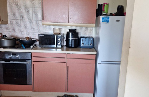 Wolverhampton Apartment | Quaint 2-bedroom apartment with WiFi in charming Wolverhampton city centre