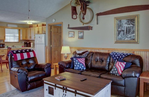 Cosby Cabin | Quaint Cabin on Cosby Creek/Close to Gatlinburg