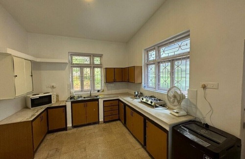 Sernabatim Villa | Quaint Goan Villa With Compounded Garden Space