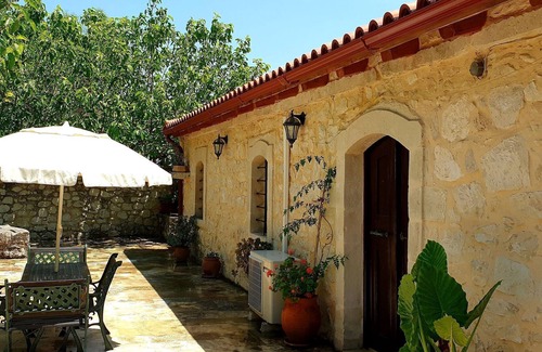 Pasalites House | Quaint Holiday Home in Pasalites with Garden near Perama