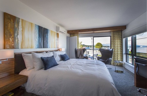 Regional District of Nanaimo Hotel | Qualicum Beach Inn