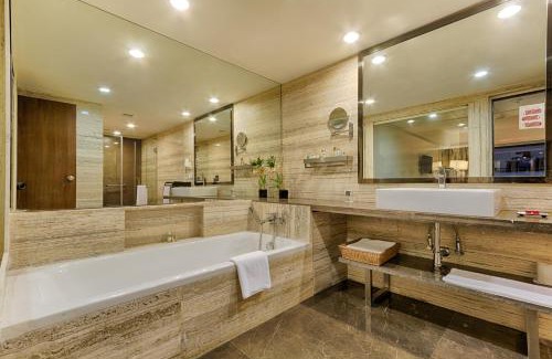 Vijayawada Hotel | Quality Hotel D V Manor