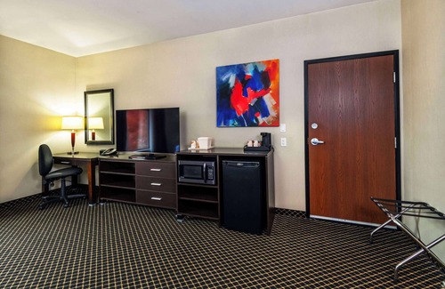 Petawawa Hotel | Quality Inn and Suites Petawawa
