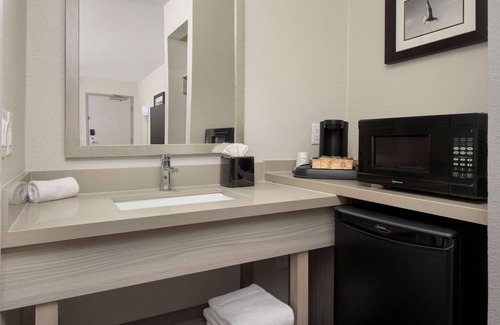 Atlantic Beach Hotel | Quality Inn Atlantic Beach - Mayo Clinic Jax Area