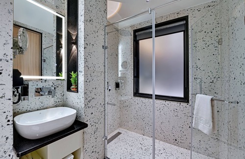 Sigra Hotel | Quality Inn City Centre Varanasi