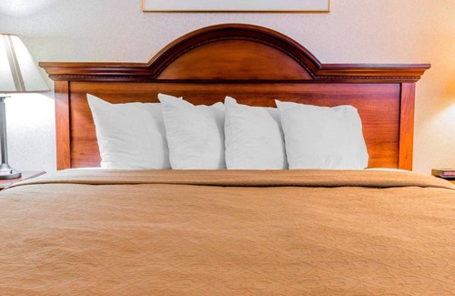 Walker Hotel | Quality Inn Grand Rapids North