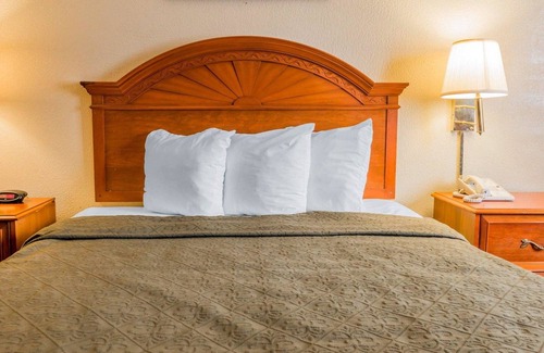 Walker Hotel | Quality Inn Grand Rapids North
