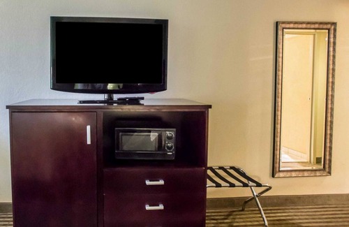 Mill Hall Hotel | Quality Inn Mill Hall - Lamar