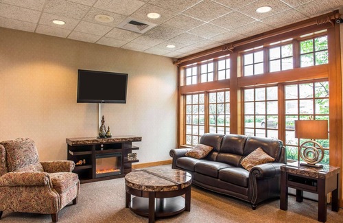 Oakdale Hotel | Quality Inn Pittsburgh Airport